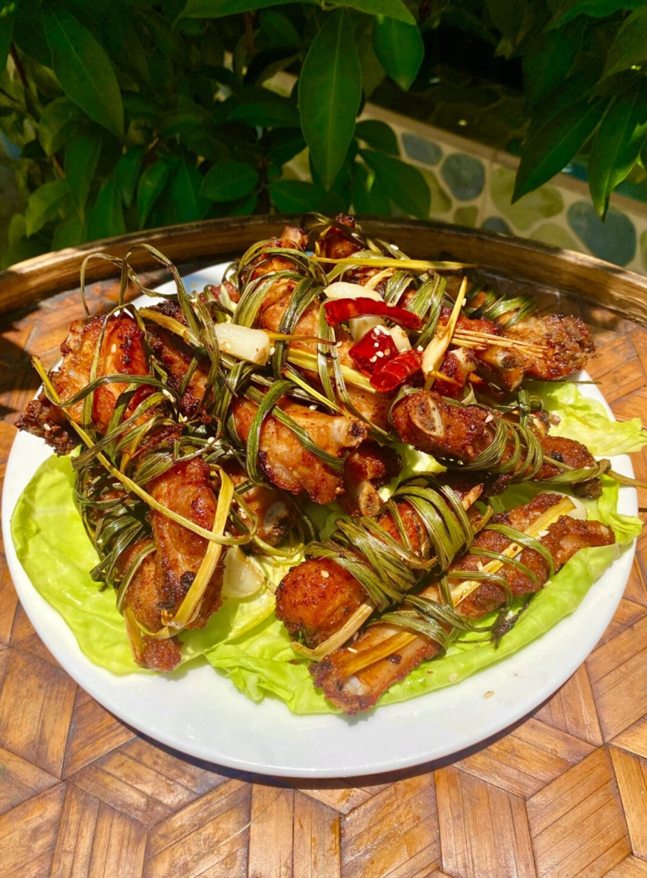 香茅草炸排骨  香茅草炸排骨,绝对是最香的炸排骨做法!