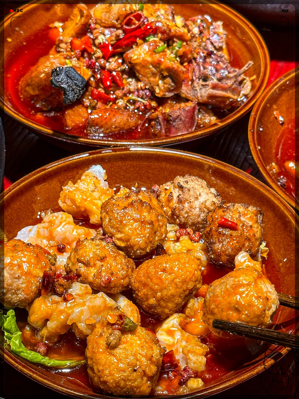 这家店叫做十字街卤味火锅,位于南昌.