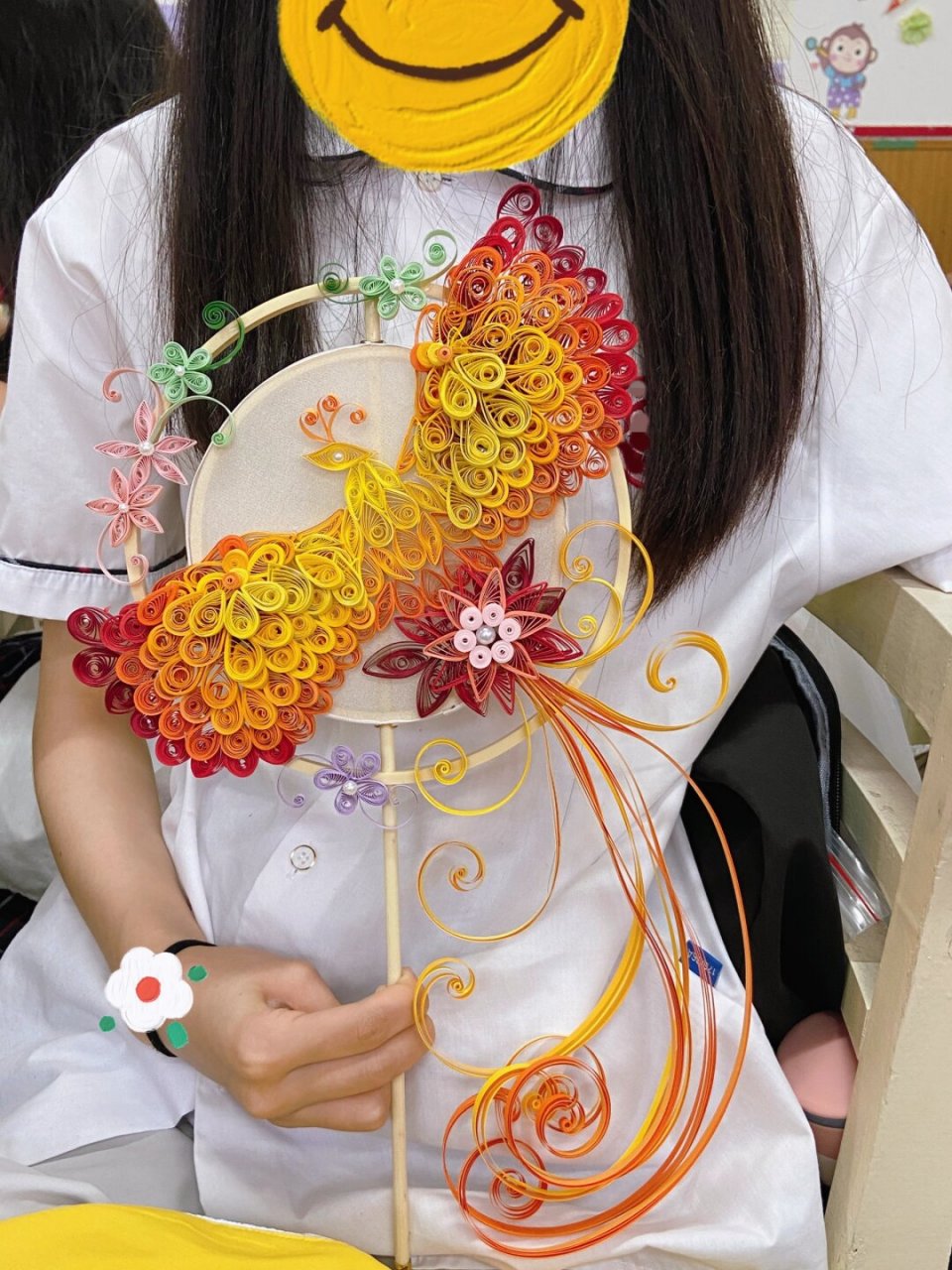 衍纸扇子做出来好震撼  凤凰华美至极,令人震撼.