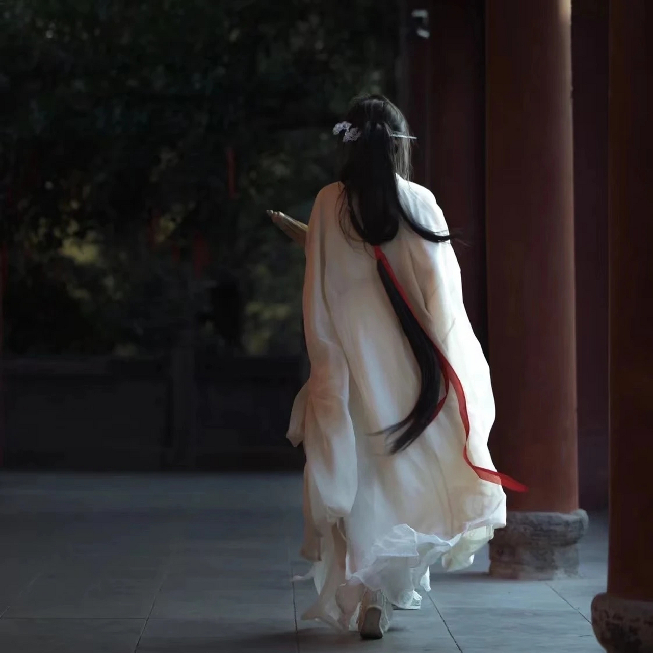 清冷婉约的古风女生头像