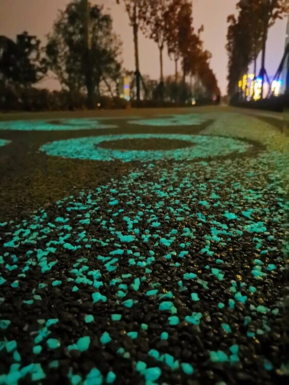 夜光陶瓷颗粒路面和发光陶瓷颗粒路面