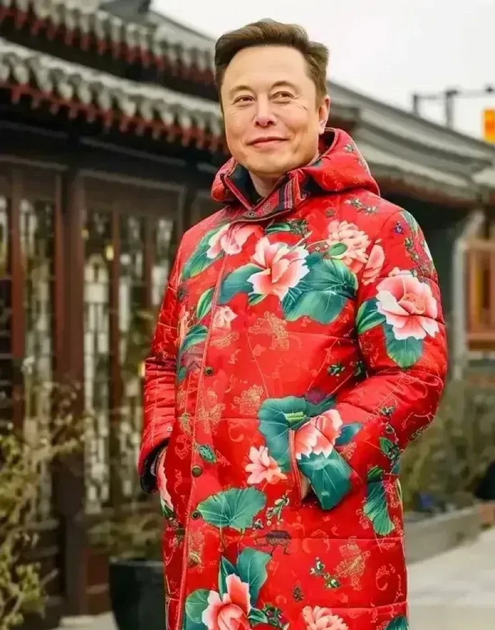 最近,他穿着一件东北大花棉袄出现在哈尔滨旅游的现场,非常应景.