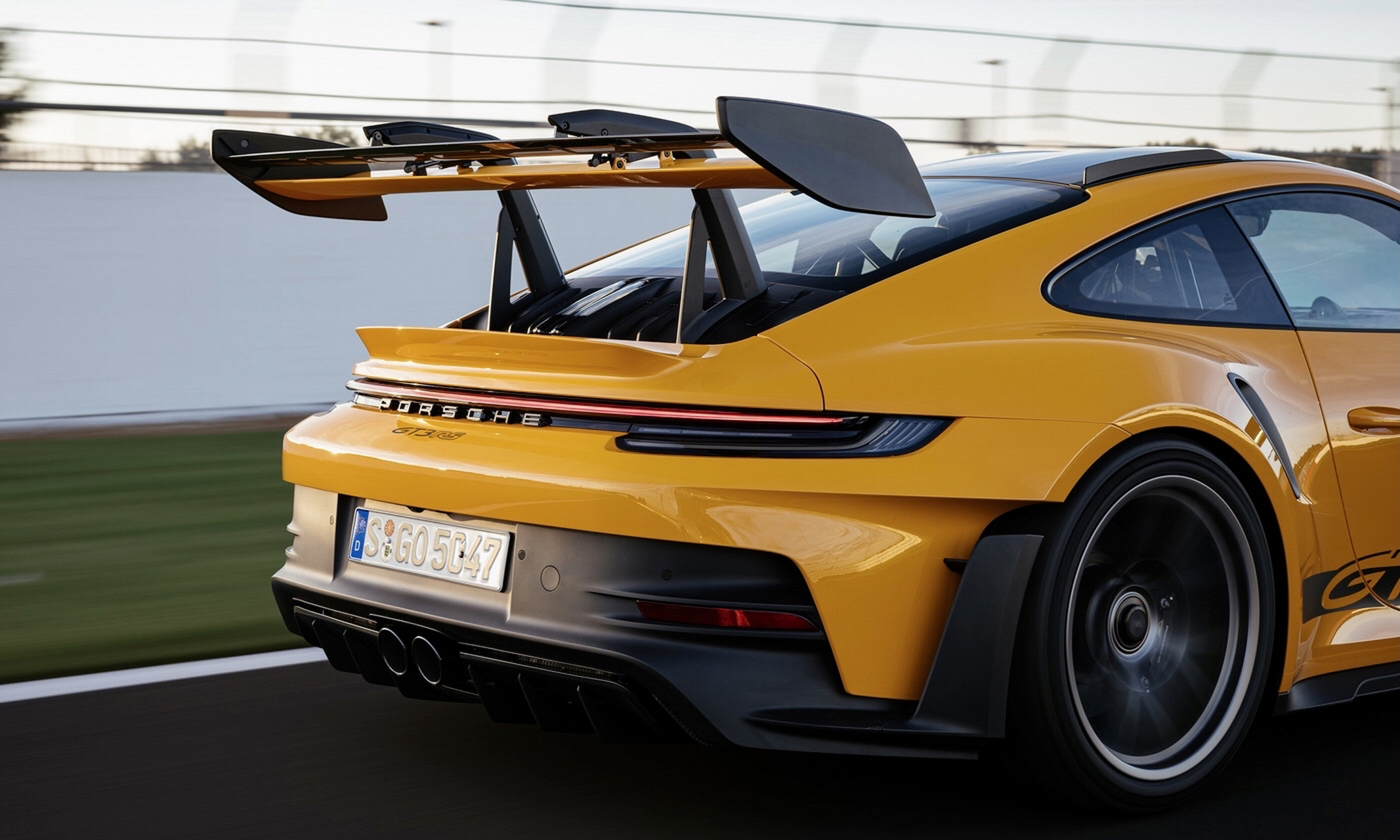 保时捷911gt3rs,这帅气的原装大尾翼!