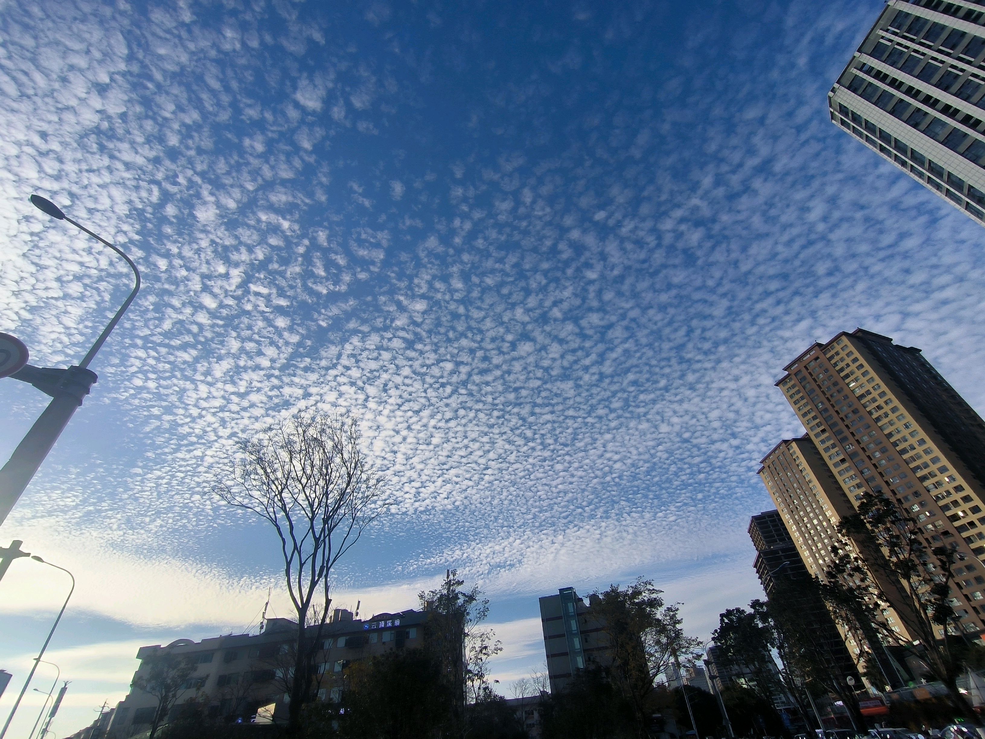 云南冬日云彩:大自然的神奇与美丽