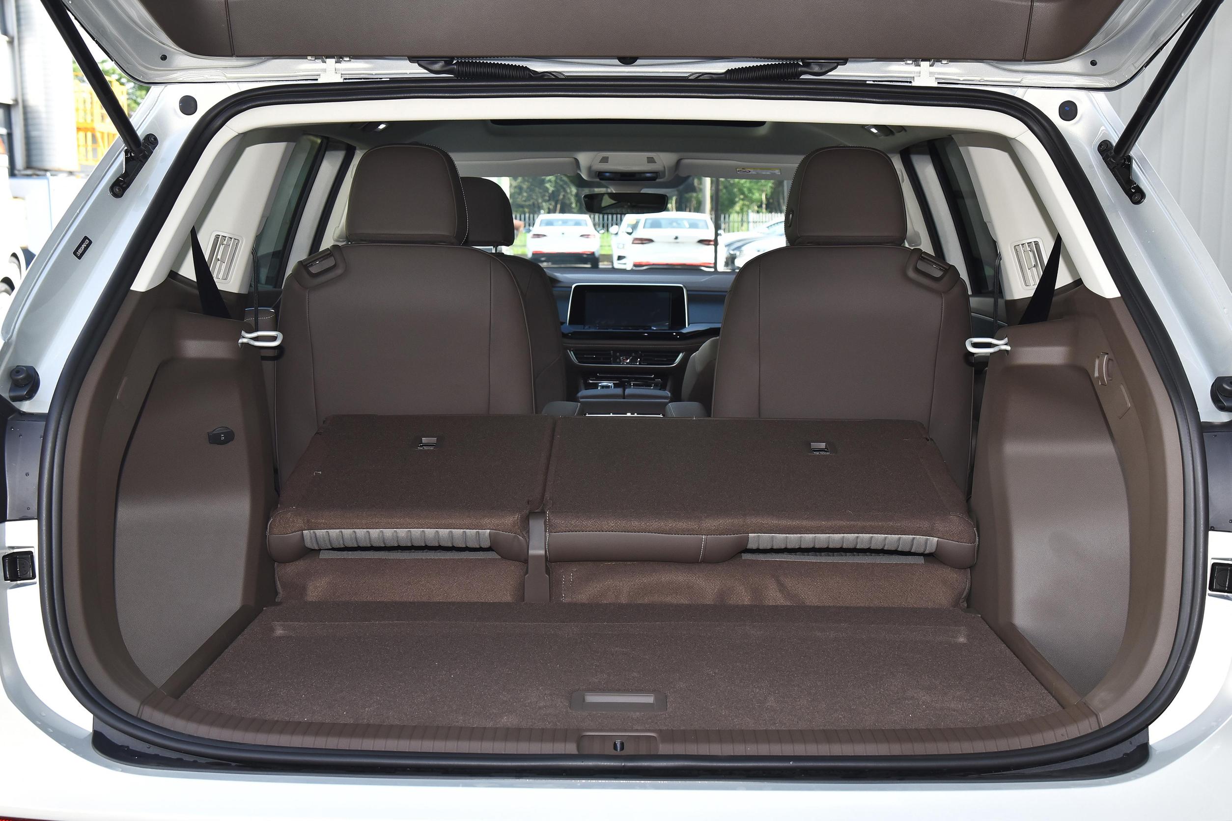 大众威然降至24万了,标配2.0t发动机,轴距3180mm,可以买吗?