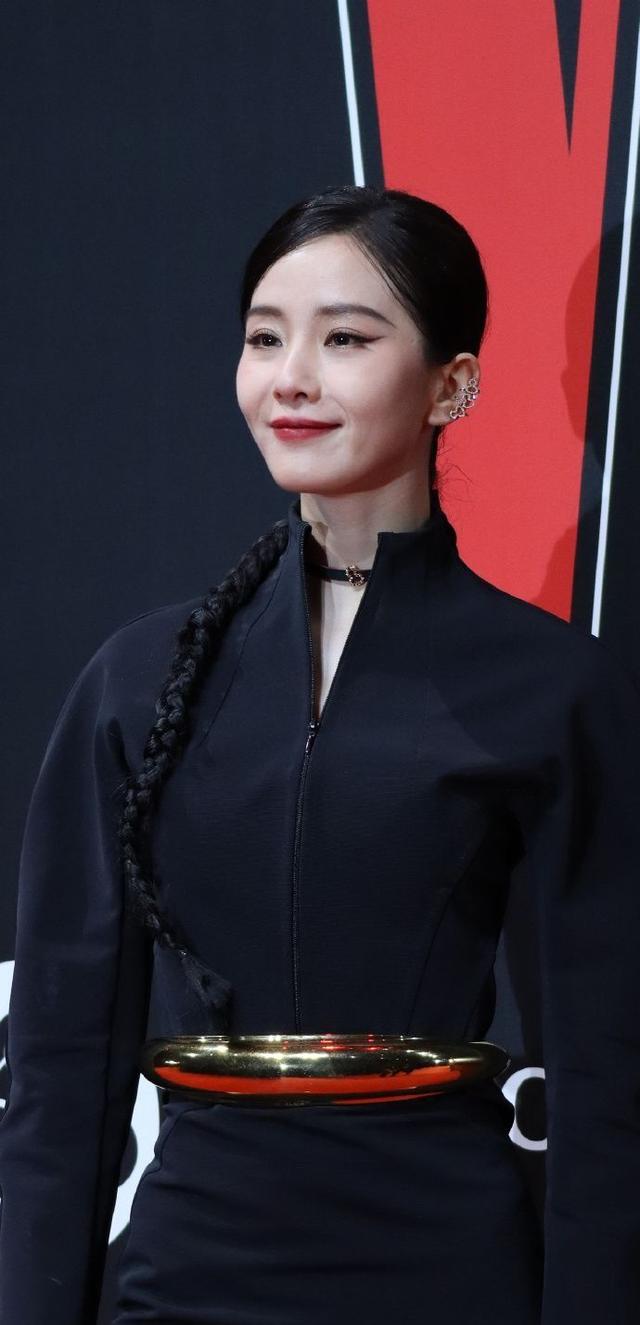 盛典红毯生图:童瑶下巴12颗痘痘!周冬雨毛孔粗大孙俪眼睛很红