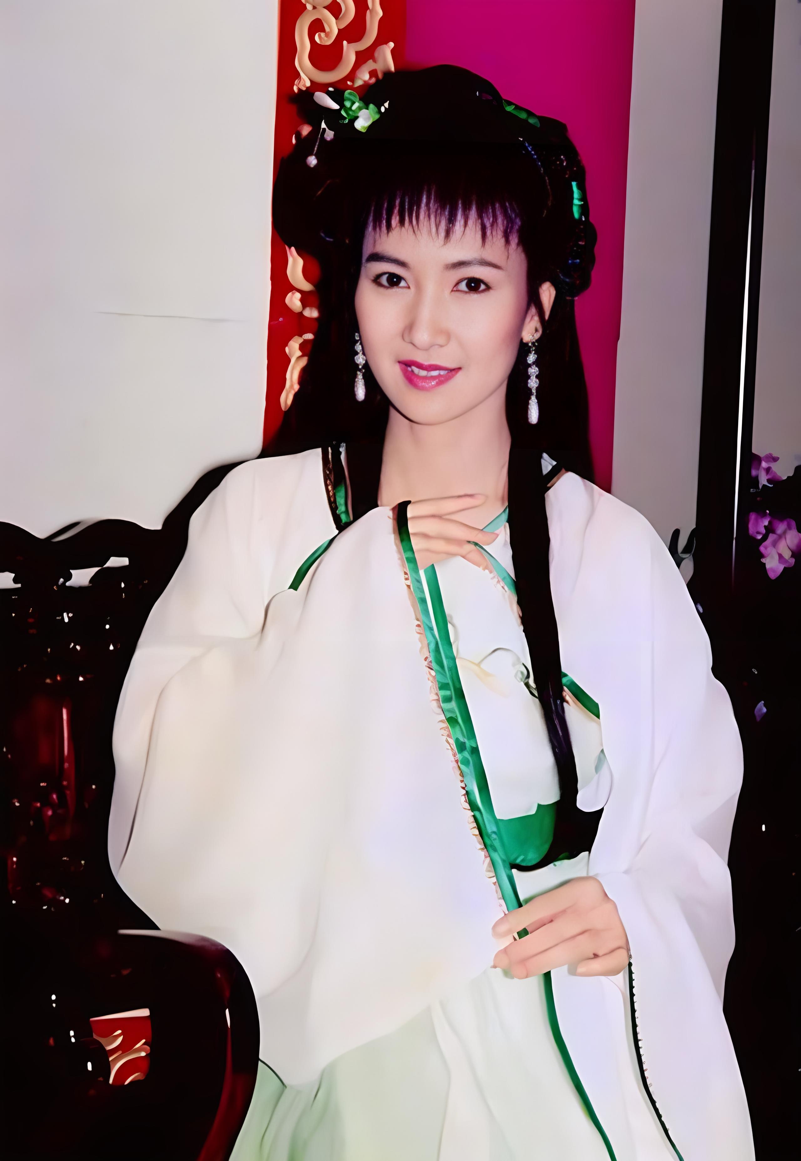 他是一位美籍华裔,叫忻尚永.