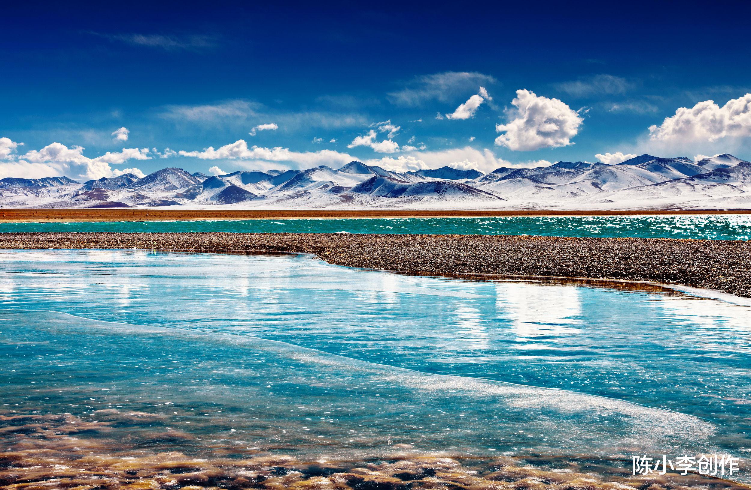 革吉县城位于山脚下,环境优美,是阿里地区最漂亮和整洁的县城.