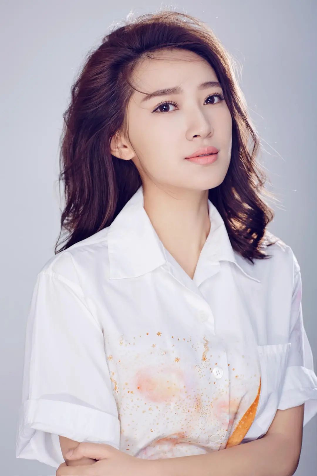 聂远妻子秦子越:嫁给离异偶像10年,活得比朱丹还卑微,她图什么