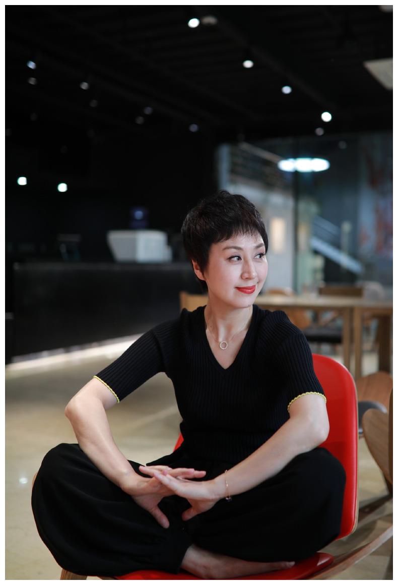 善恶终有报,52岁"美上热搜"的李诚儒前妻,给所有女人上了一课