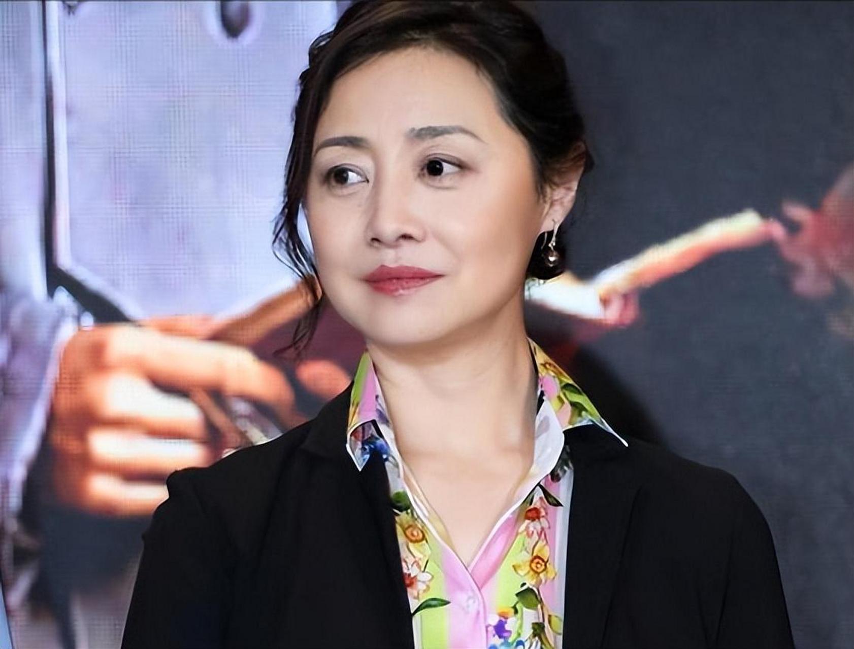 虽曾是张若昀后妈,但家庭和睦对她最重要.坎坷之路,终见彩虹!