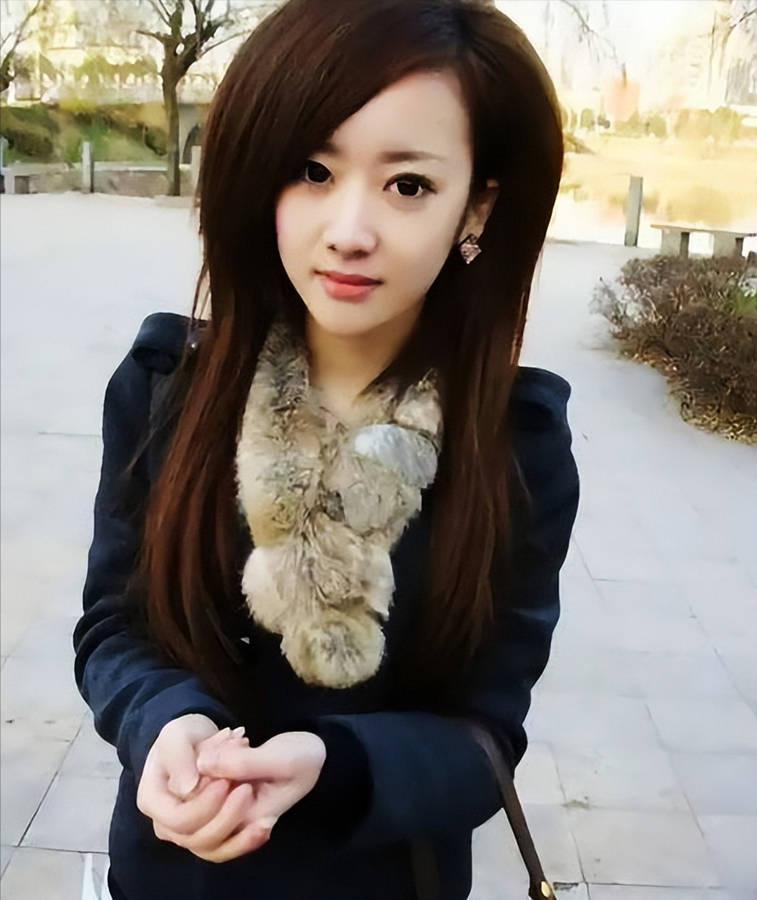 曾引领非主流潮流的程琳,如今在短视频分享生活感悟.