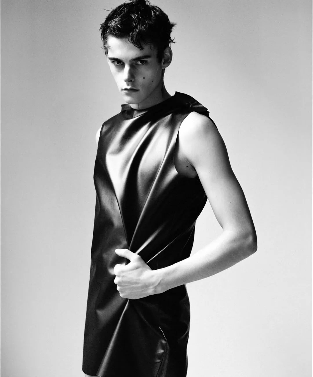 崭新的男模特成为了gucci 的2024春夏全球广告大片的男模特