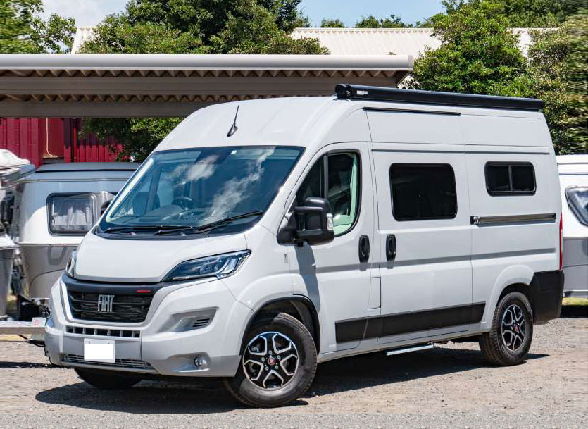 菲亚特ducato房车,2.2t柴油发动机,5.4米长,内部两层大床