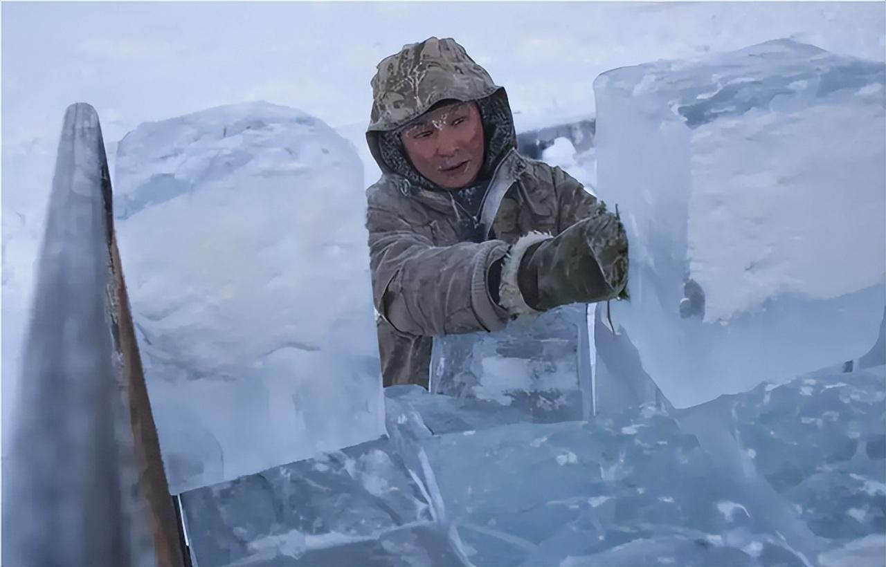 因纽特人住冰屋为何不冷?生火雪不会化吗?咋上厕所?