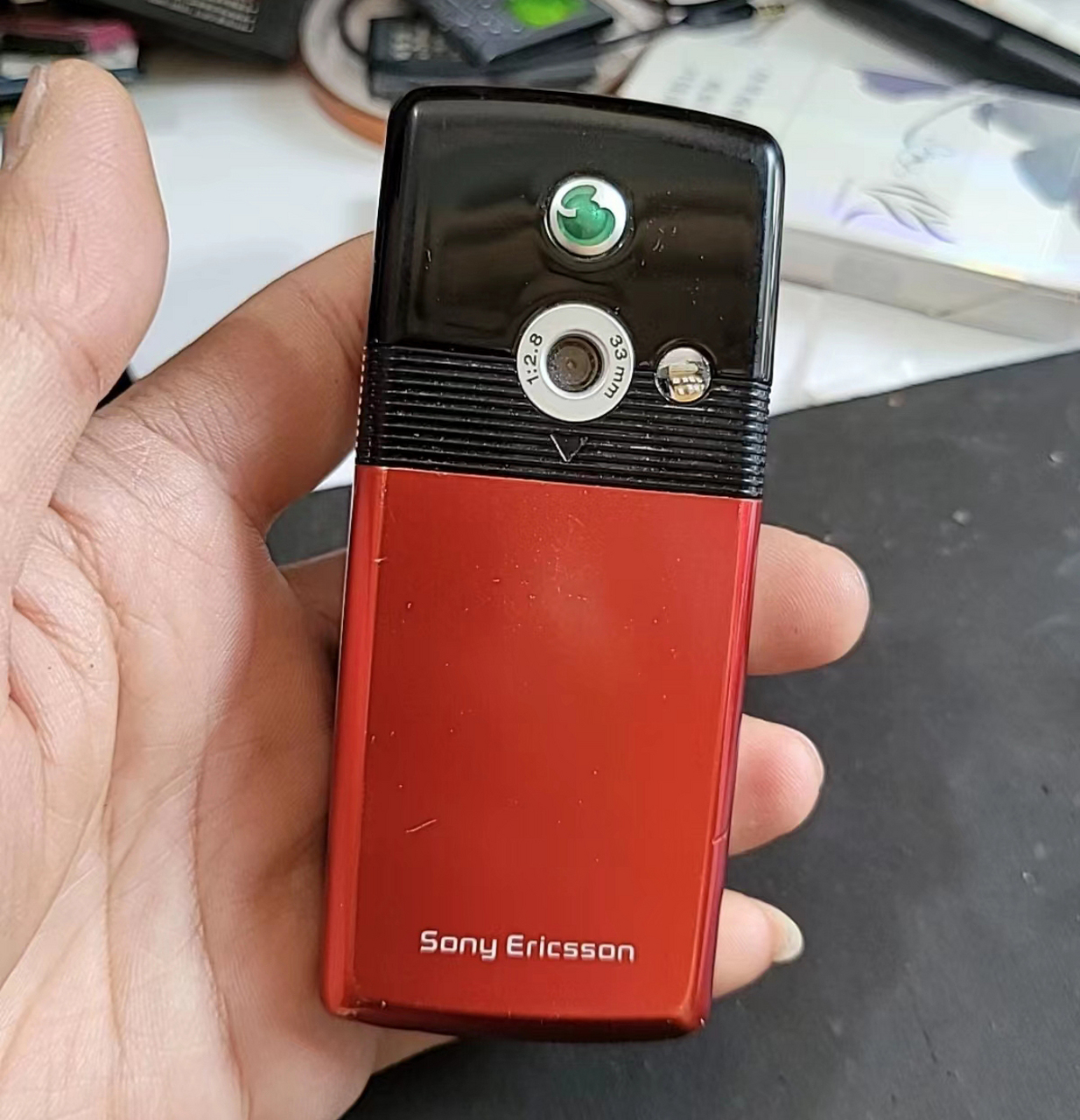 人一上年纪喜欢怀旧,比如这款2005年买的索尼爱立信t618彩屏手机.