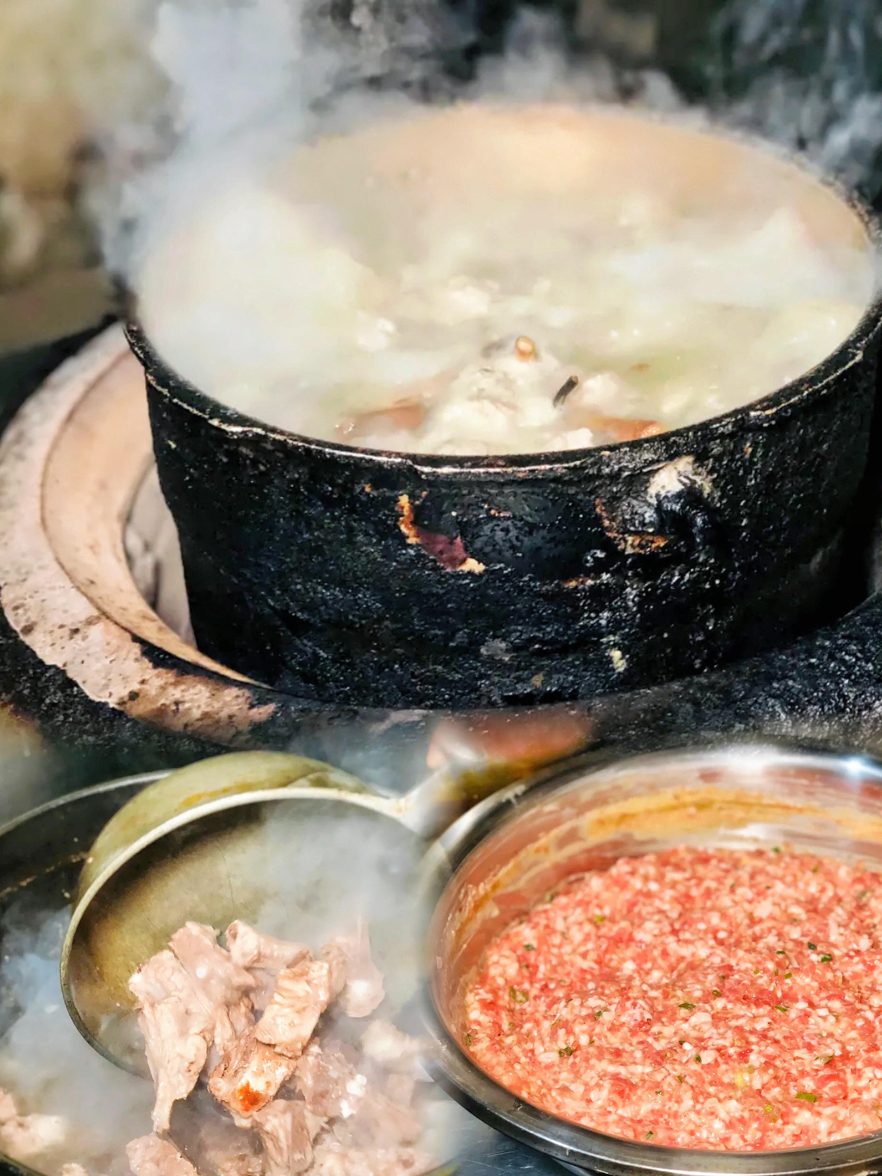 没有菜单,不准点菜!成都特色"野菌子汤锅",汤鲜味美,人均90