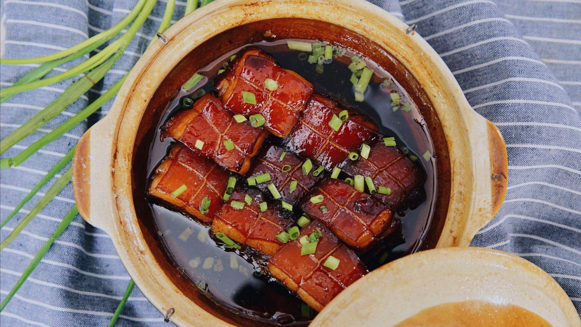 肥而不腻,入口即化当属杭州东坡肉