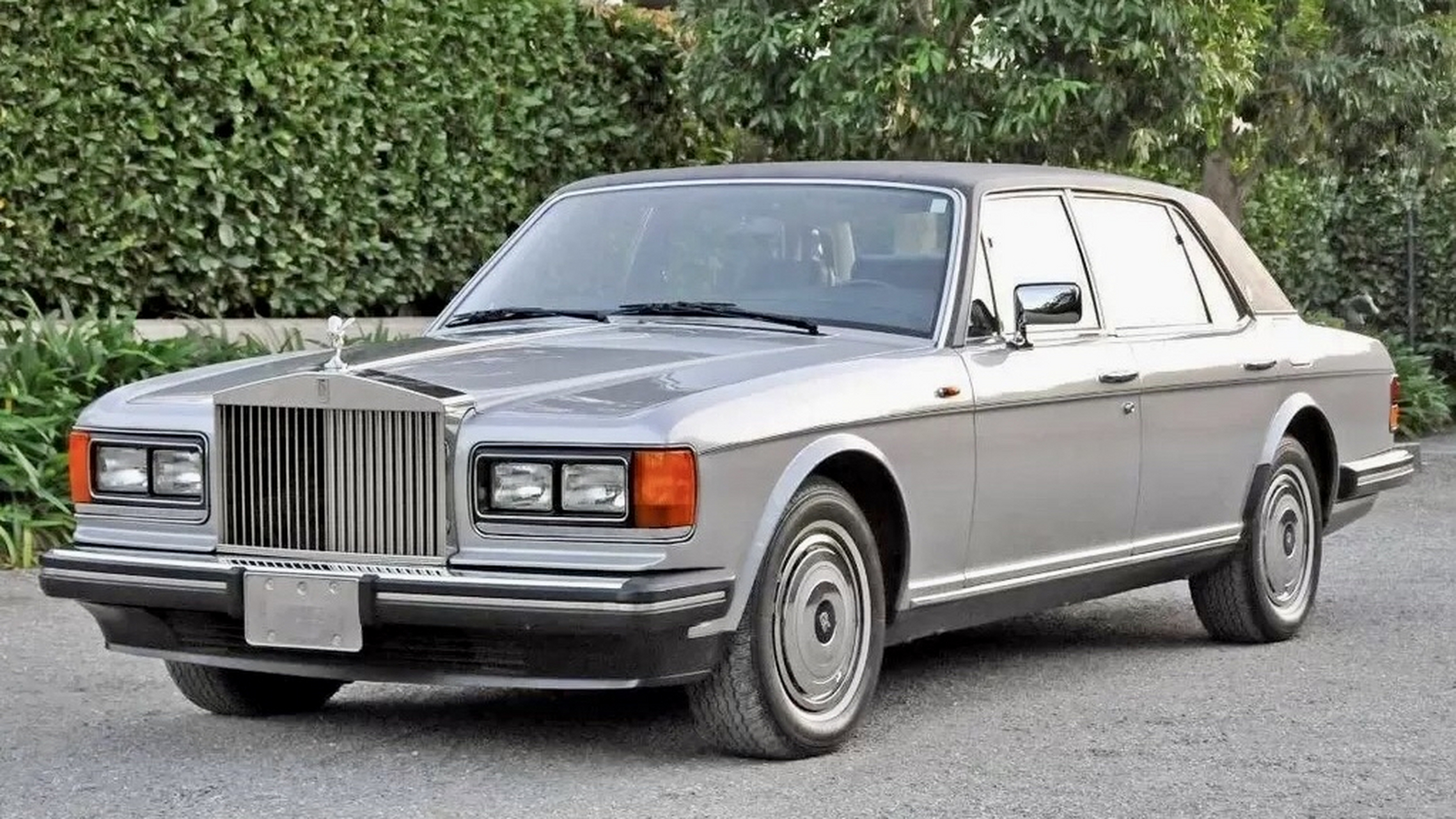 分享一款真老的劳斯莱斯老爷车,前置中网造型是一直延续到现在