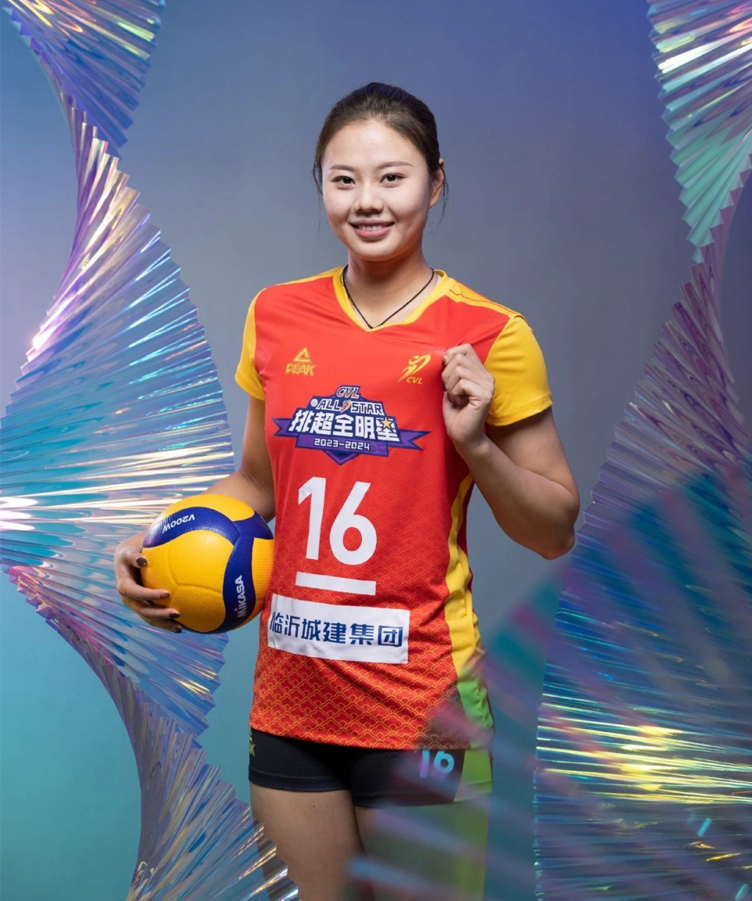 龚翔宇# 女排全明星赛,红黄两个队的队长:龚翔宇和李盈莹,在抵达烈适