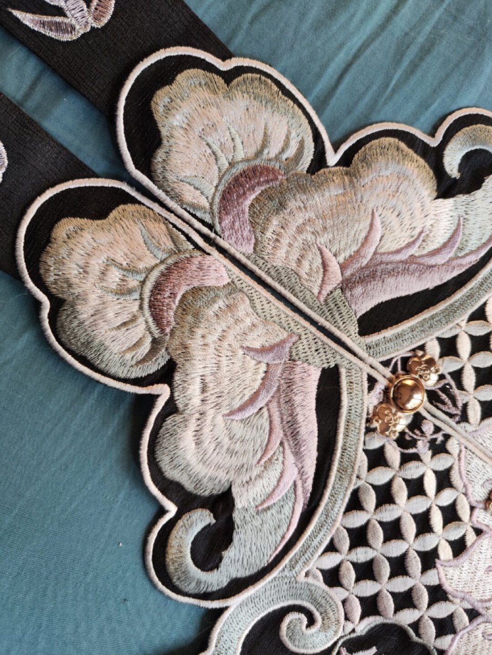 春山集蝴蝶骨这是正吗  姐妹们,快帮我看看这个是不是正品呀?