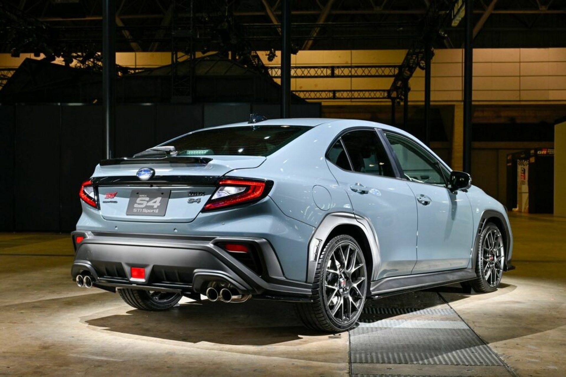 斯巴鲁发布wrx s4 sti sport日本特别款,这款车限量提供 500 辆,配备