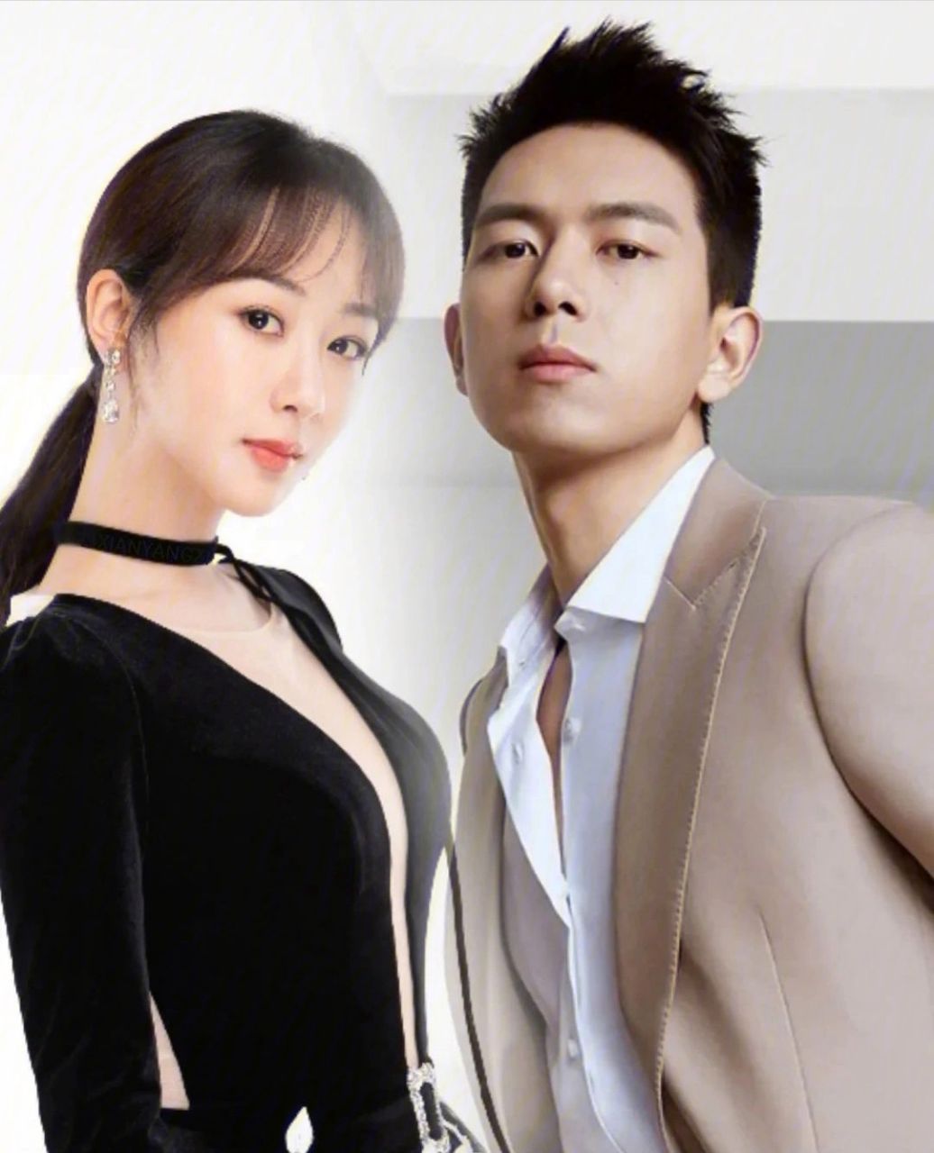 杨紫和李现又被拍到啦!两人同乘一架飞机回剧组,这是要炒cp的节奏?