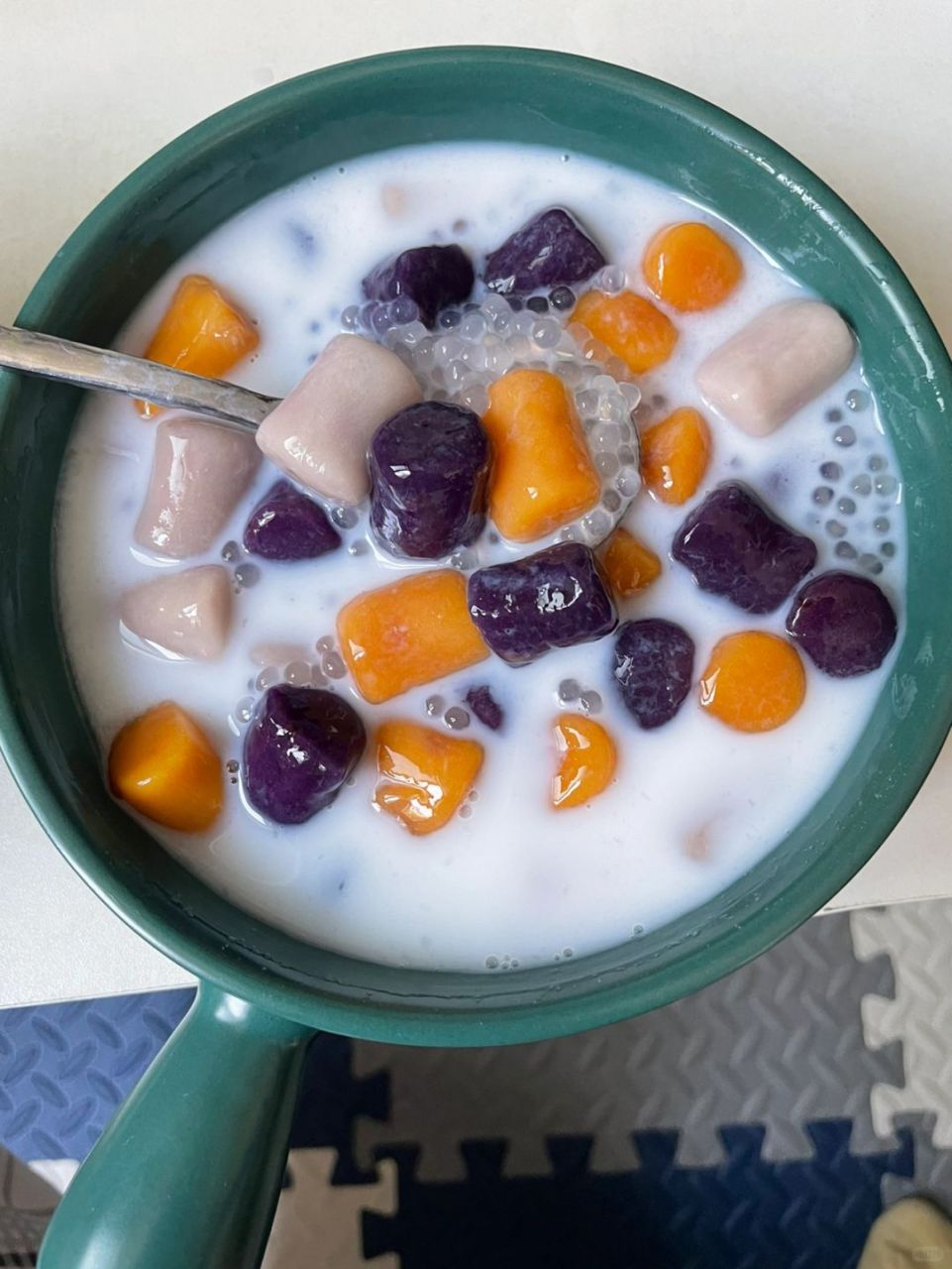 曾经以为制作芋圆椰汁西米露是一项繁琐的任务,但今天才发现,原来它