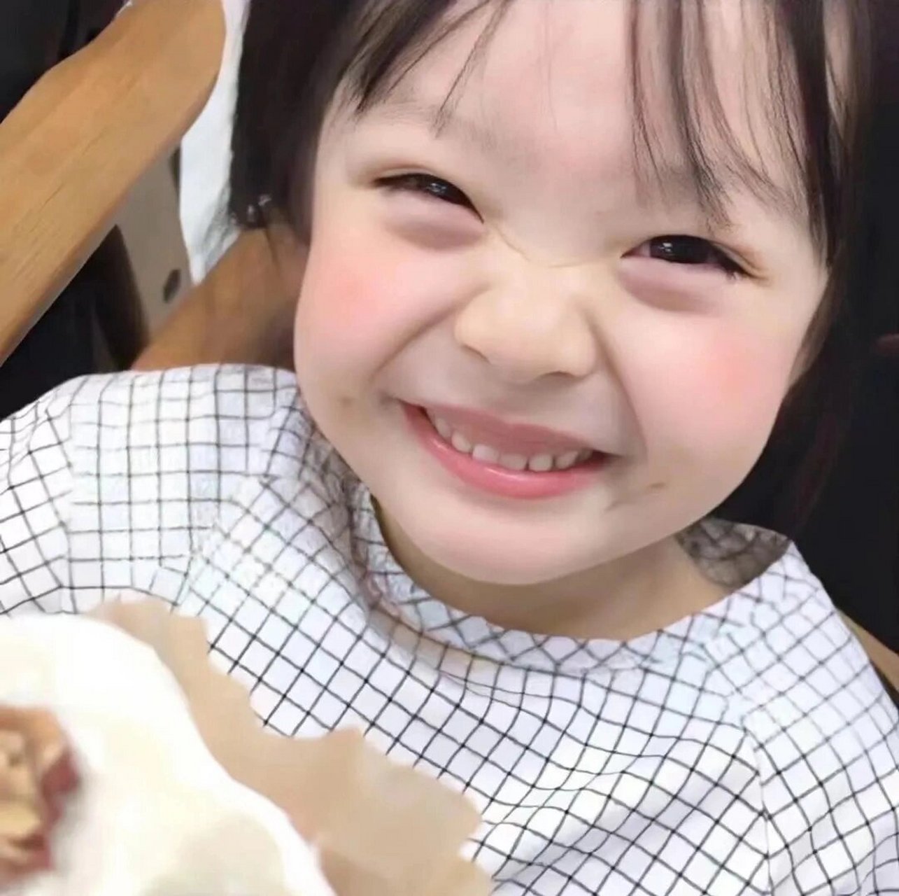 这些小宝贝们天真无邪的笑容和萌萌的动作,让人心都要融化啦.