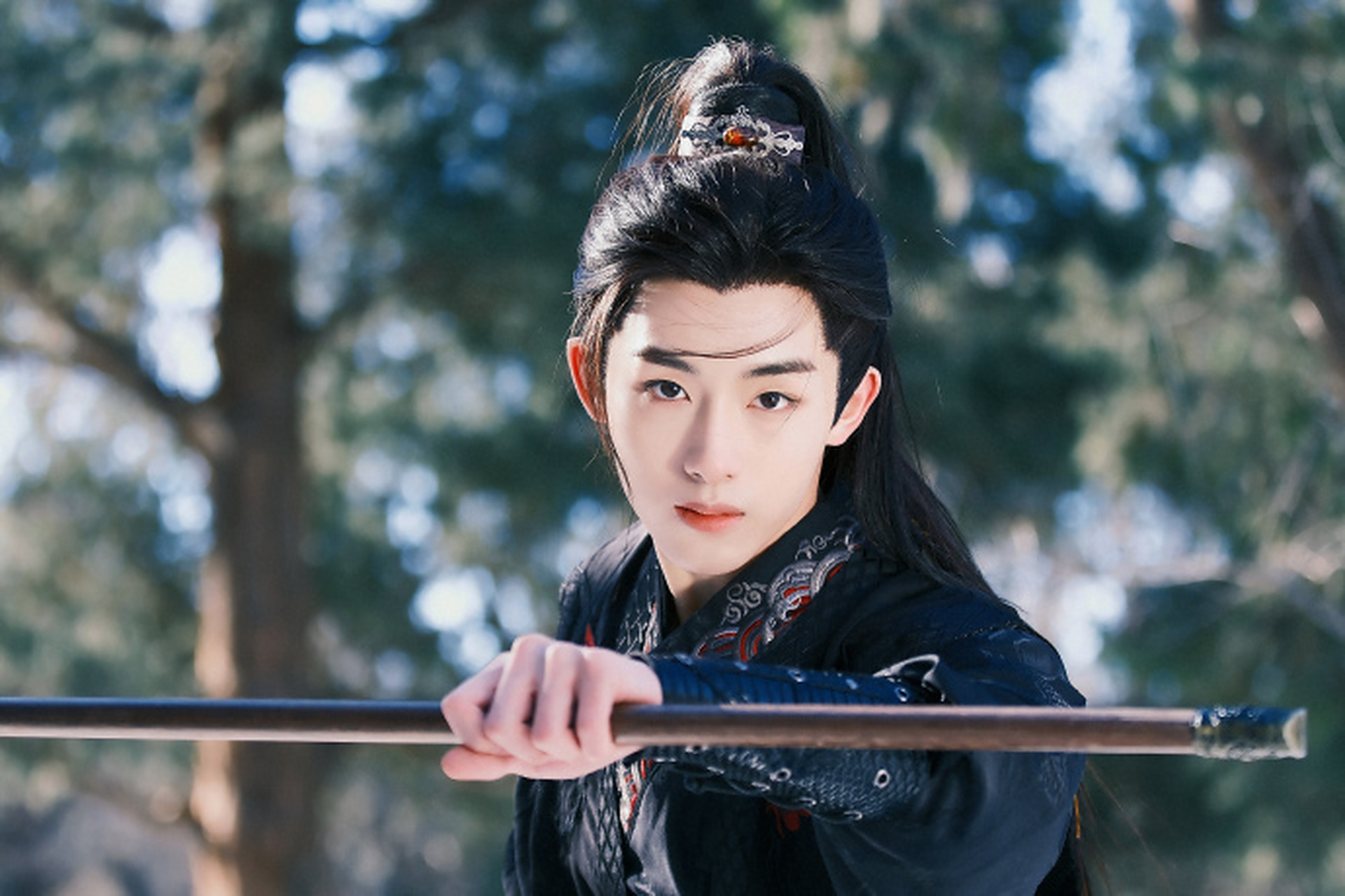 董思成# 这个古装造型,真的有点少年将军的感觉了.