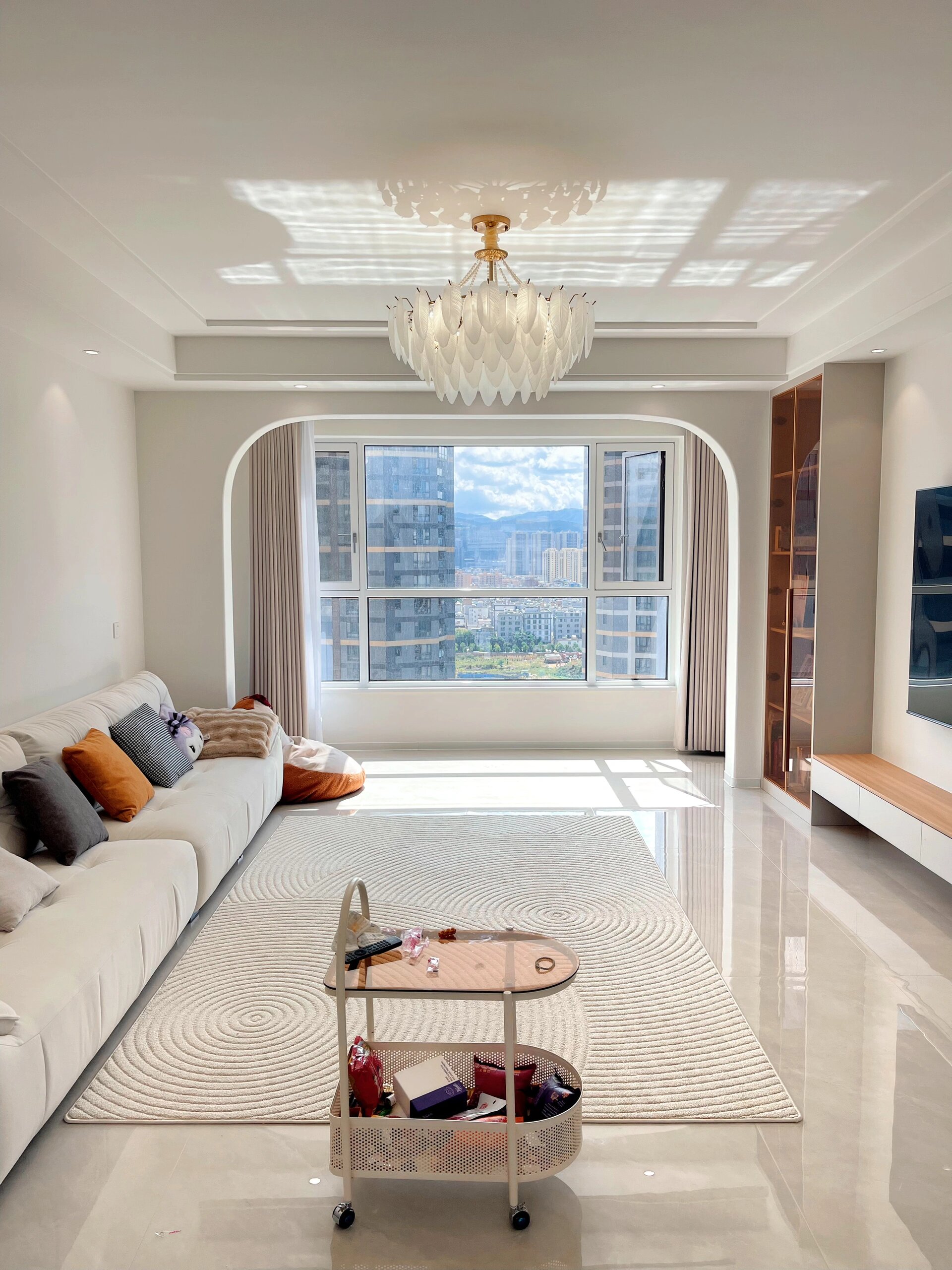 我家建筑面积140平,套内128平 两室一厅一厨一卫,南北通透的户型