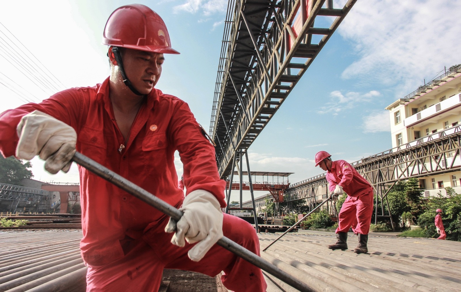安全帽颜色不同代表不同的身份,不同的行业代表不同的意思
