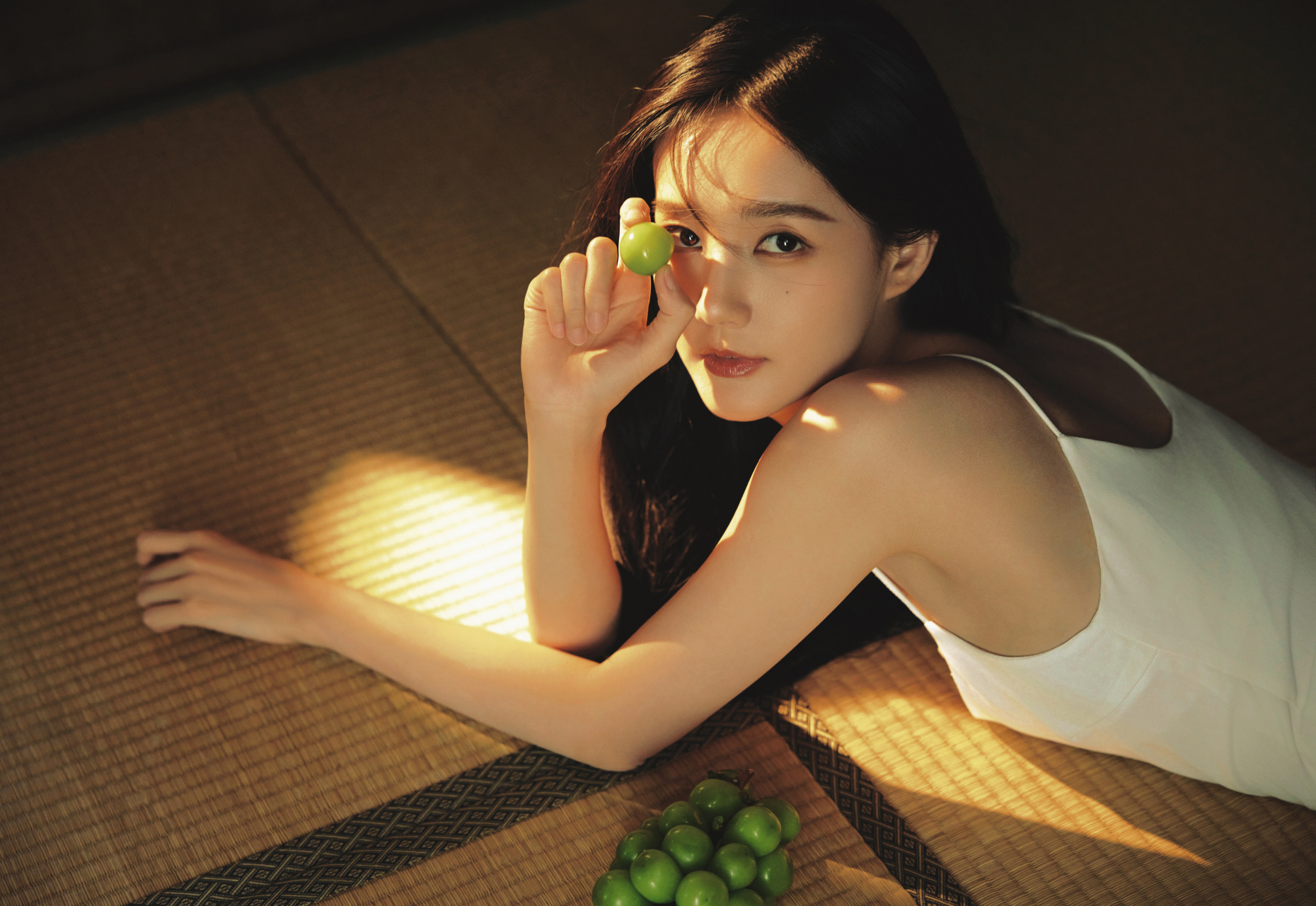 [原文:李一桐美照 身穿白色吊带.