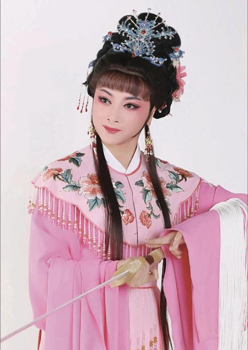 近日纪念越剧大师范瑞娟百年诞辰活动上有四位越剧表演艺术家参加