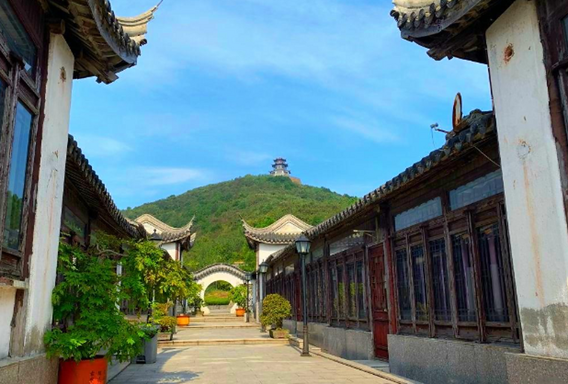 缥缈峰,苏州太湖之滨的山峰,虽有秀美风光和深厚文化底蕴,但因门票