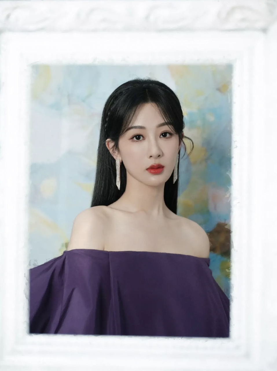 杨紫红毯穿了一身紫# #娱乐热ai计划# 杨紫身着紫色连衣裙亮相微博之