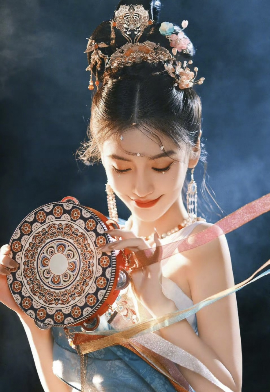 baby 在电影《狄仁杰之神都龙王》中饰演睿姬,她在片中的表现给我们留
