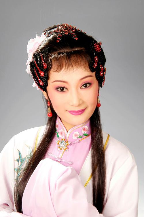 近日纪念越剧大师范瑞娟百年诞辰活动上有四位越剧表演艺术家参加