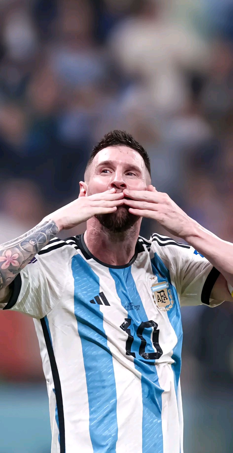 球王梅西居然还缺钱花!近期签约了赤水河酒,据称单瓶售价1499元