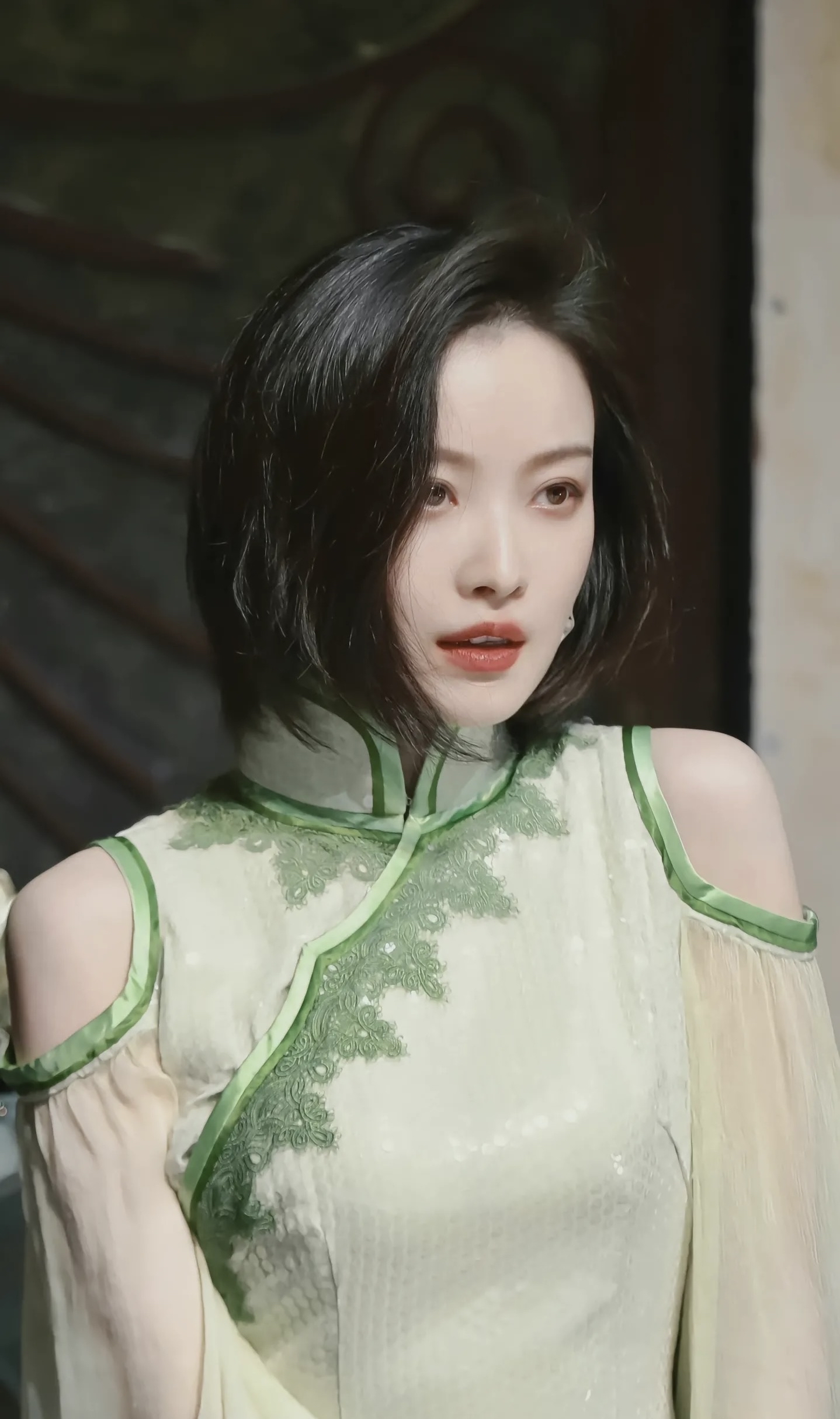 日思柴米夜思钱 忙碌半生未得闲 来看倪妮高清手机壁纸 歇一歇