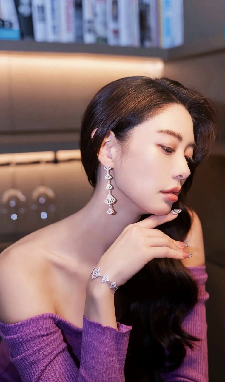 亚洲极品女神天生尤物克拉拉高清手机壁纸  花有重开日 人无再少年.