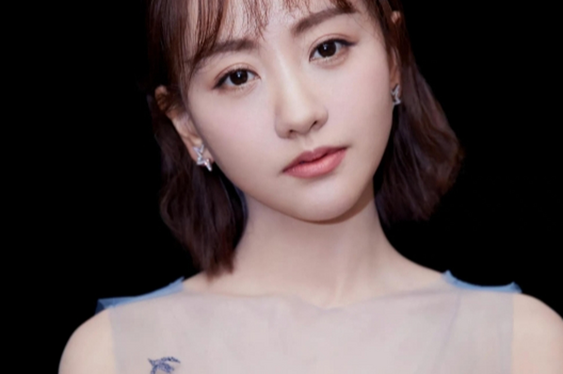 杨蓉,42岁的女神,凭借完美身材和外貌赢得粉丝心.