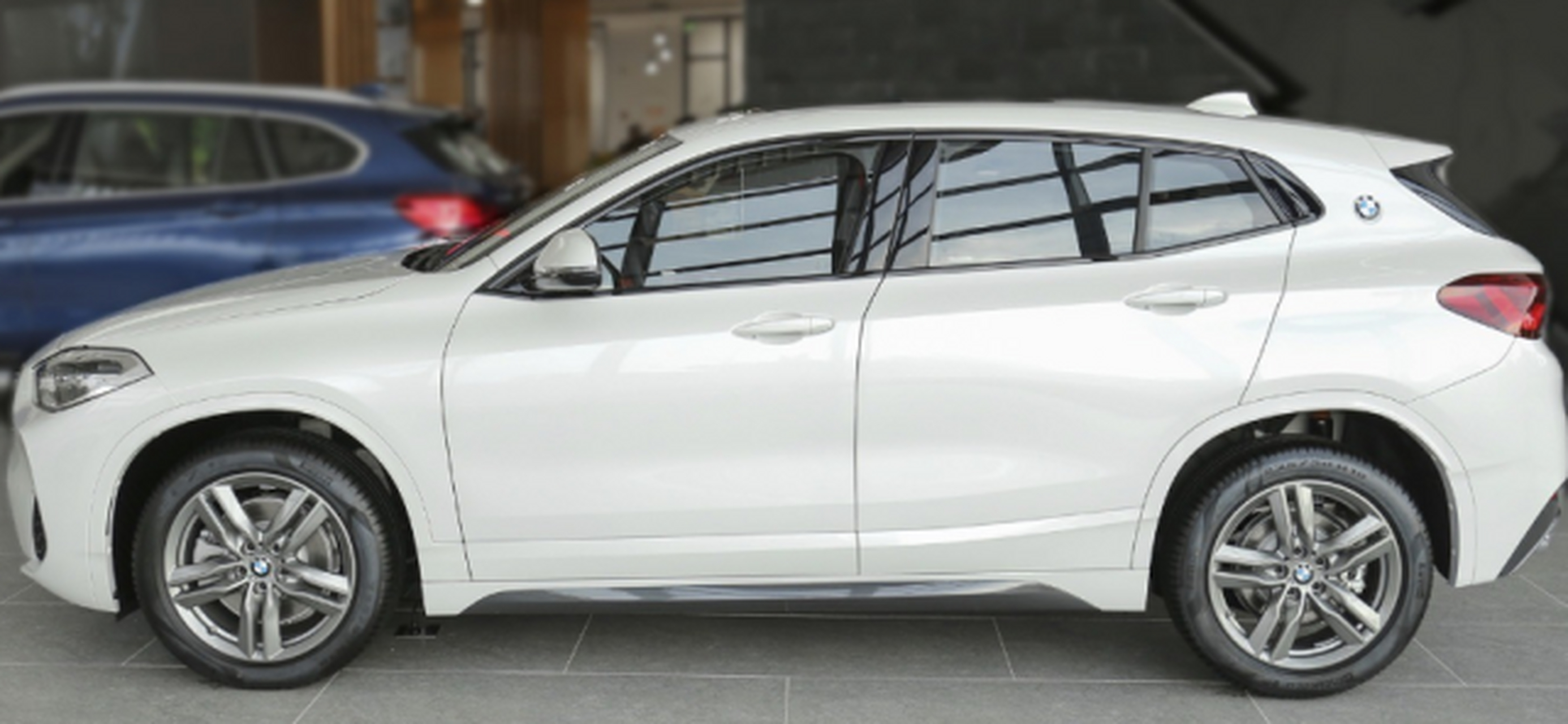 华晨宝马x2是一款高端小型suv,但国内销售业绩不佳,排名靠后.