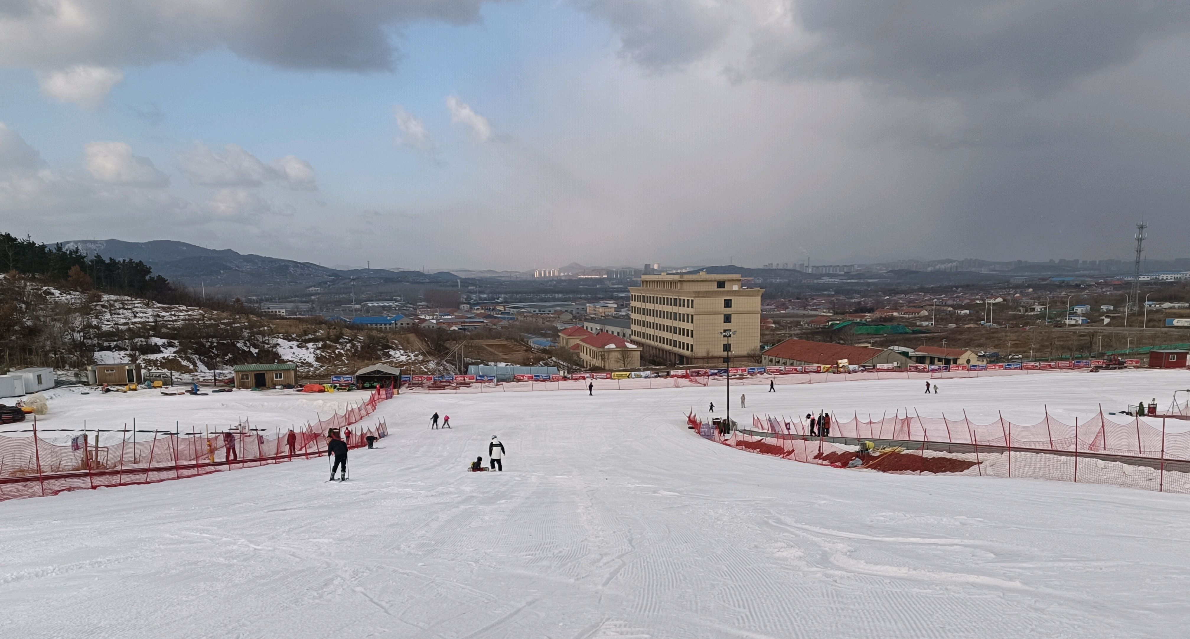 烟台附近滑雪场图片