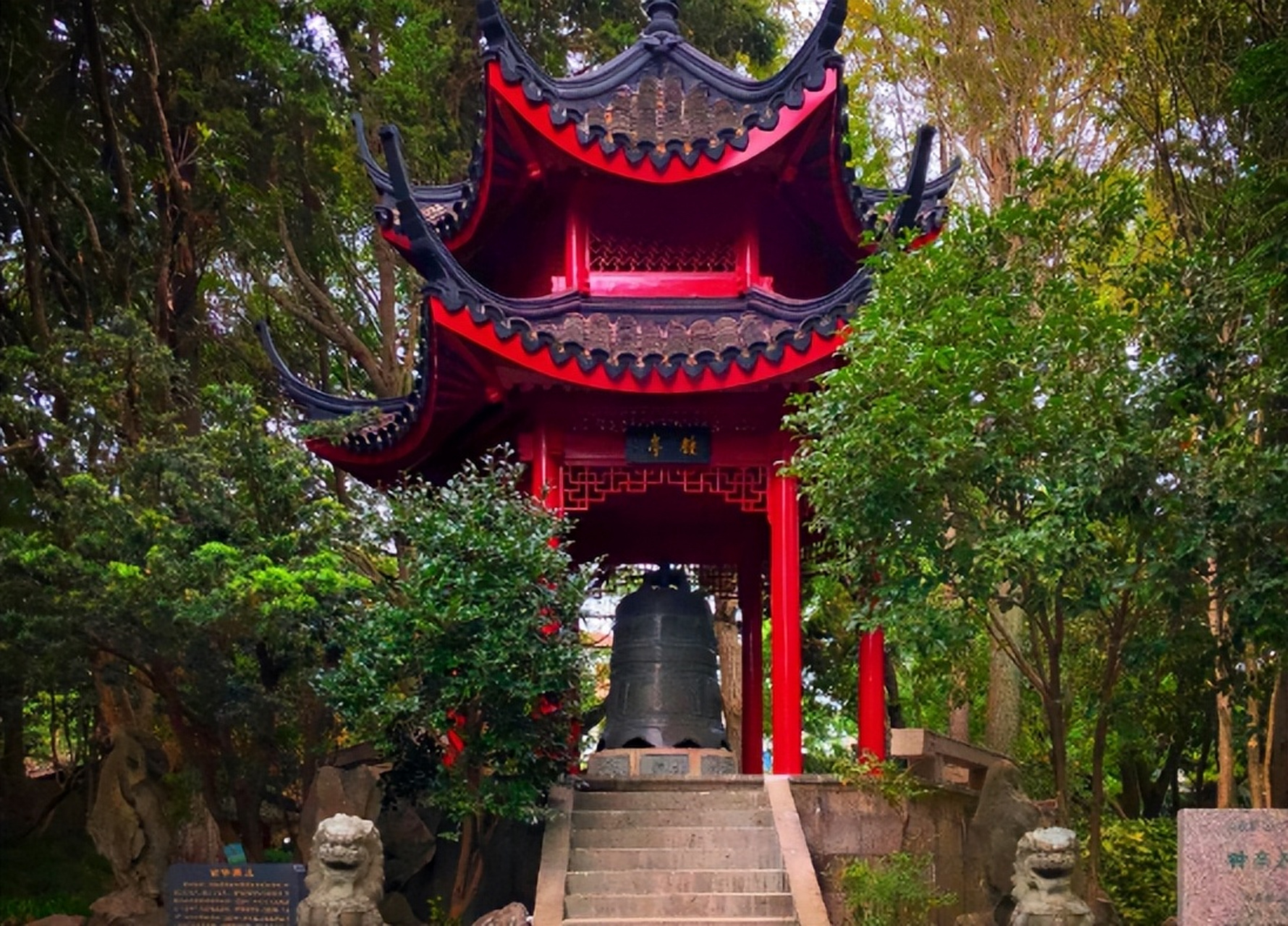 上海古钟园是江南园林的代表,拥有优越的地理位置,深厚的文化底蕴和