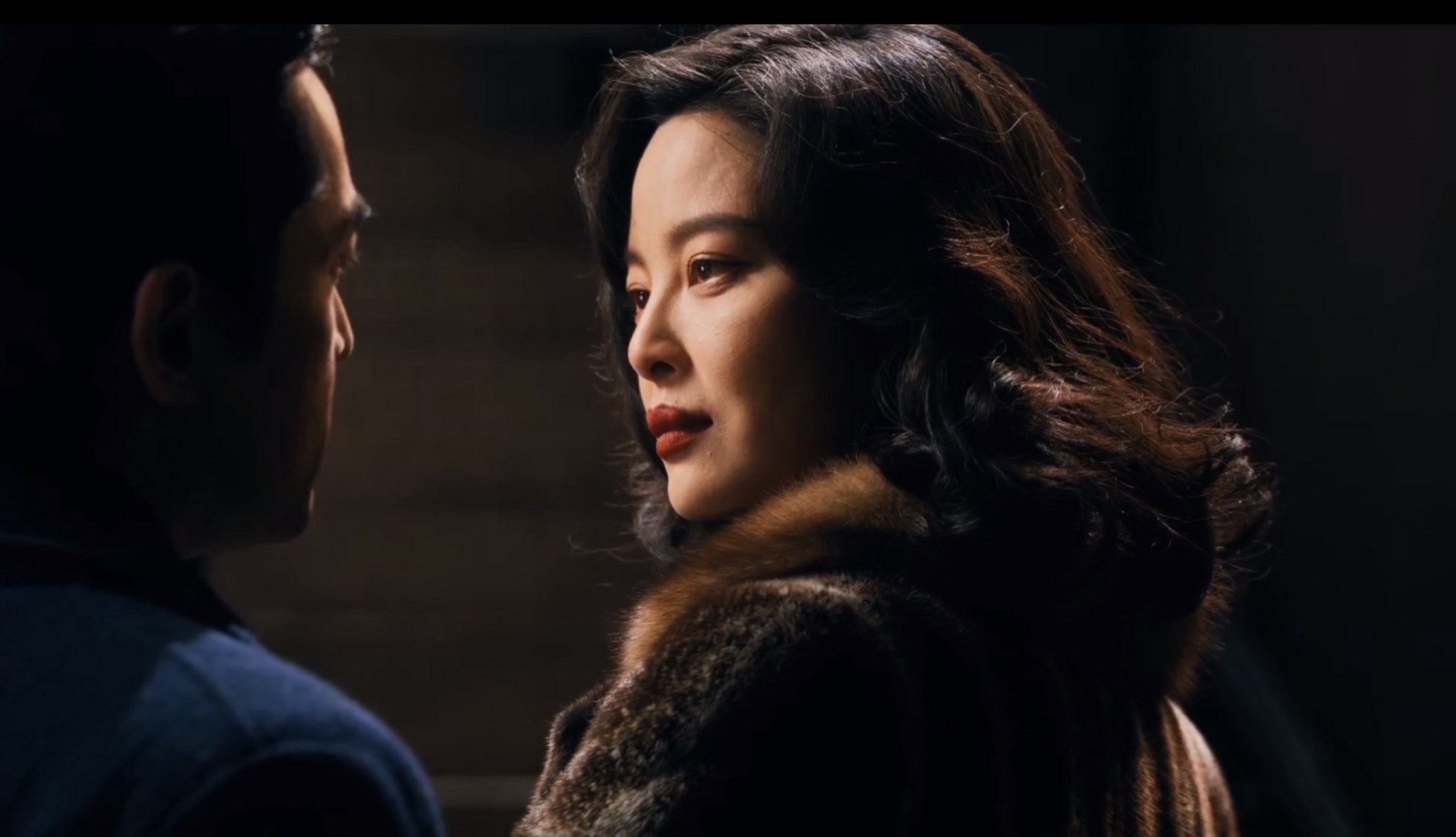 背负血色过往的李李大好年华错付,克制又缠绵的情感碰撞成为流光溢彩