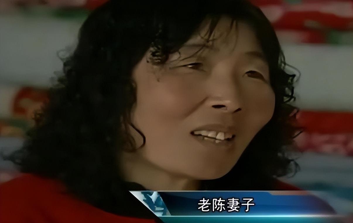 回顾50岁老汉不听劝强行变性逼女儿叫她姑姑后参加综艺成明星