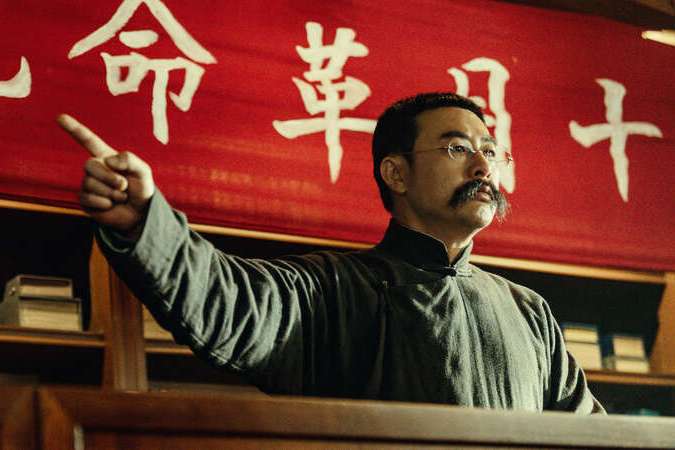 在中国的革命烽火中,英雄们璀璨闪耀