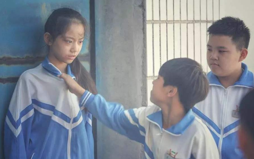 回顾北京女孩在美留学被抓,法庭上嘻嘻哈哈,判刑后哭喊要回家