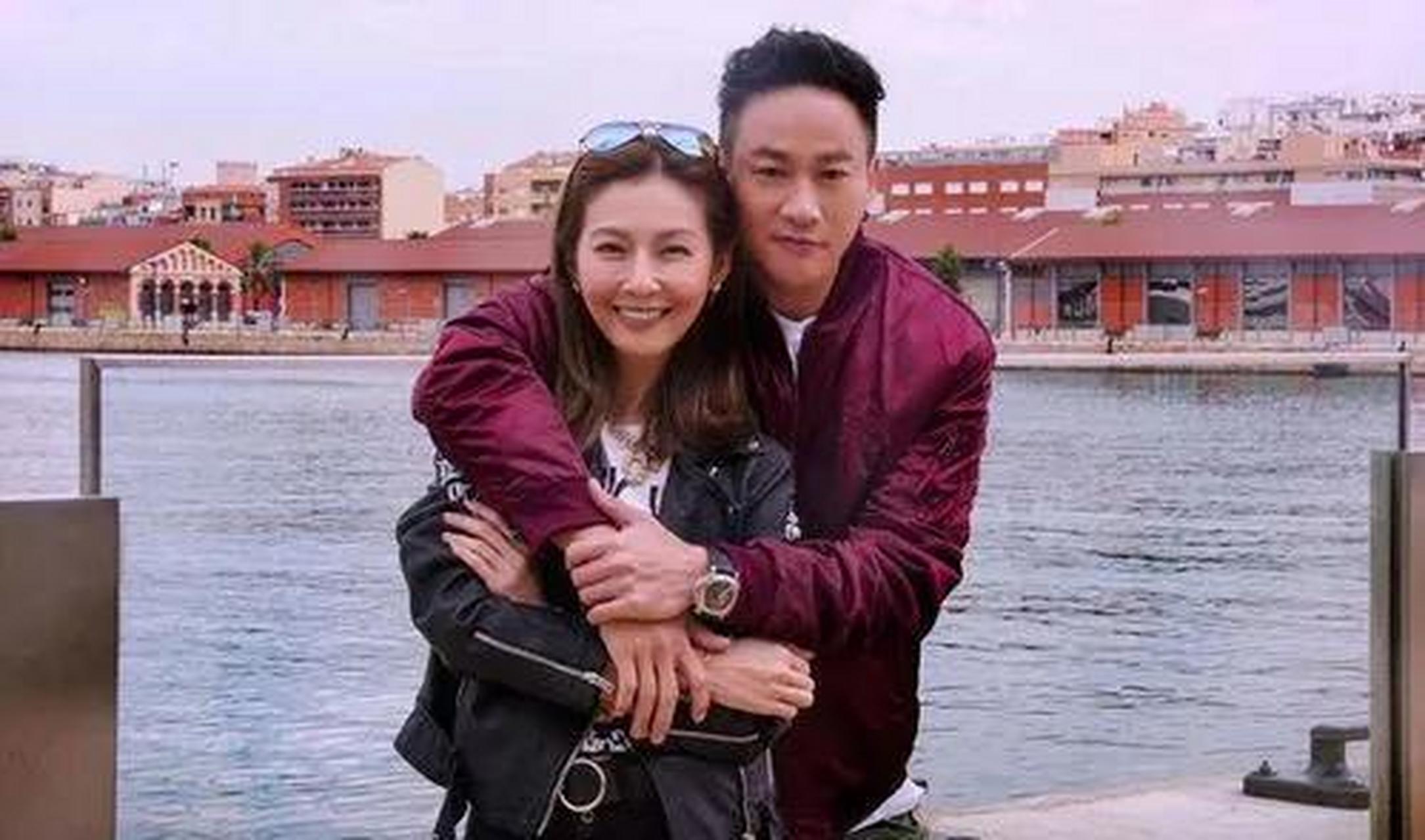 2016年,何润东放弃喜欢多年的孙俪,转身娶了农村出身的柜姐林姵希.